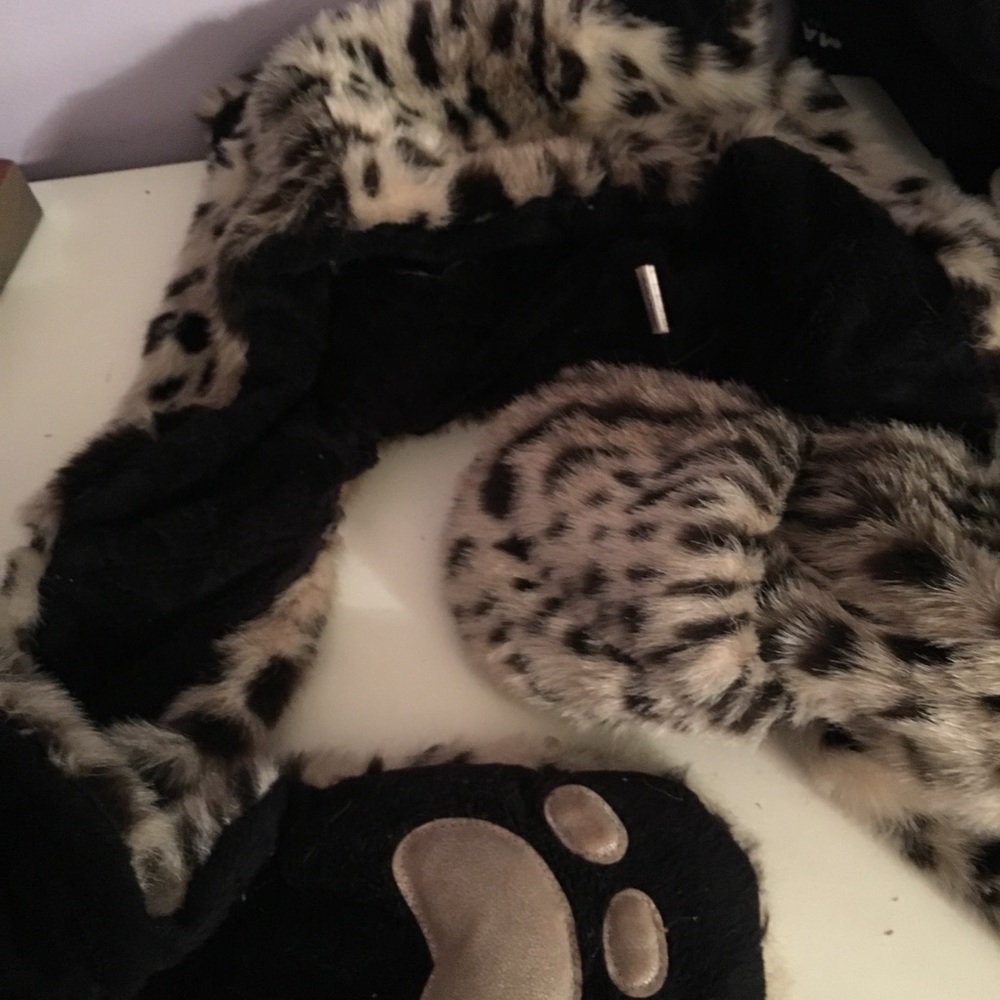 Leopard print winter hat with attached gloves